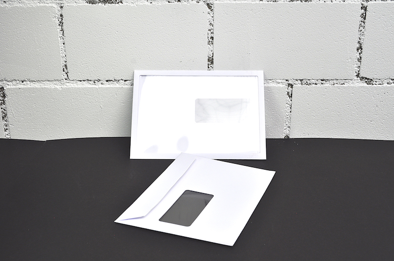 Couvert mit Adress- und grossem Sichtfenster