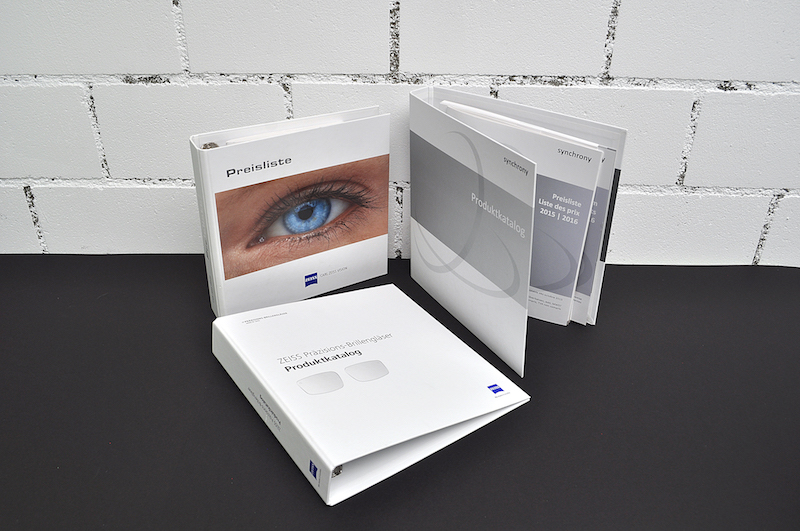 Ordner mit Firmenwerbung