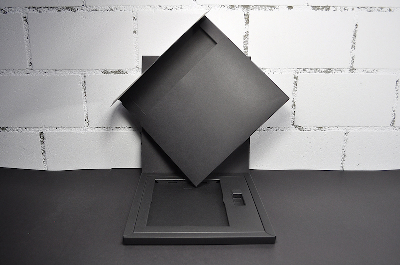 Schachtel mit Versandcouvert