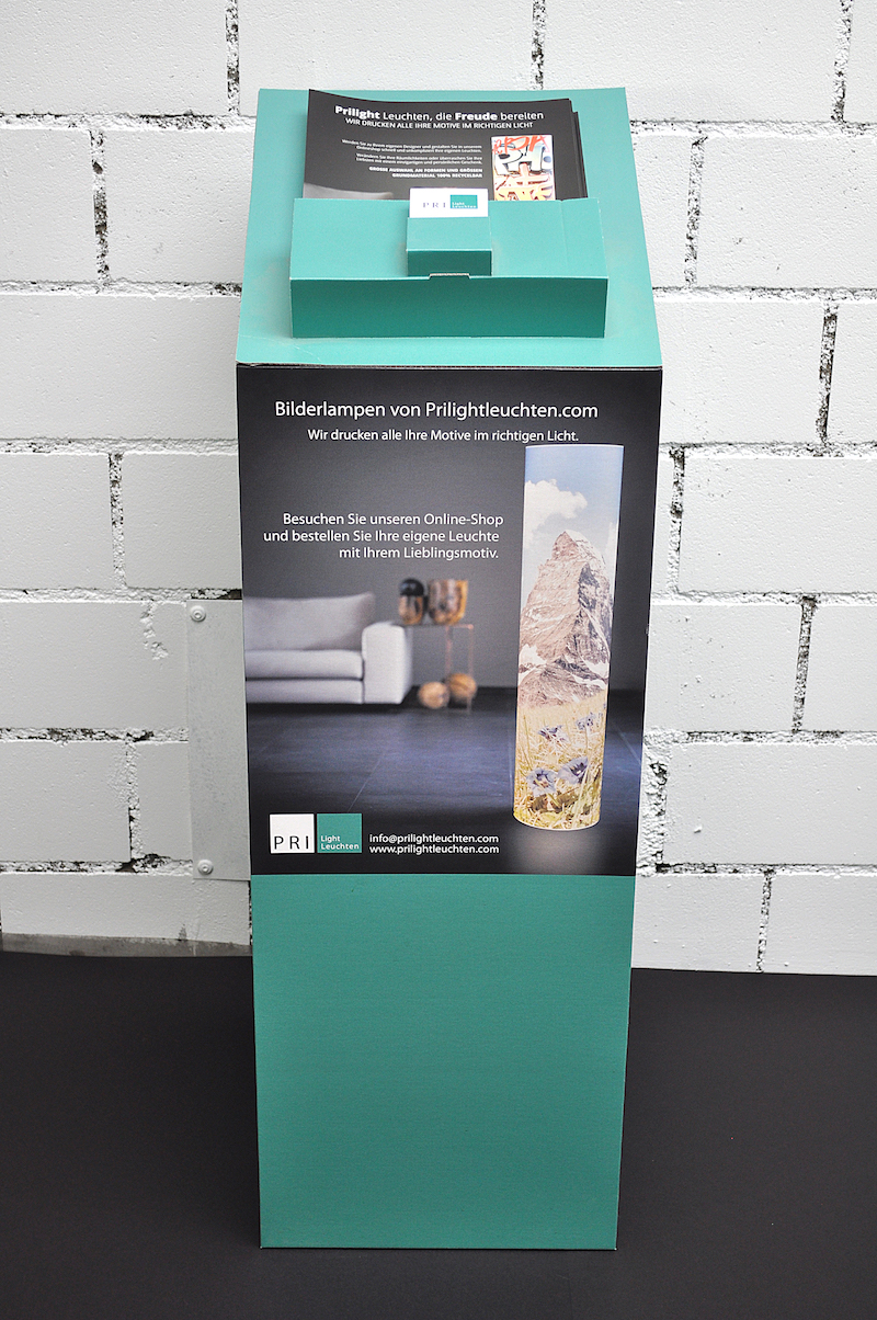 Steller mit Broschüren- und Visitenkartenfach