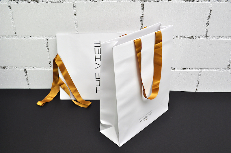 Laminierte Tragetasche mit Seidenbändern