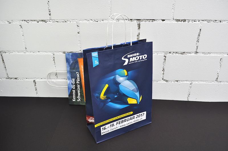 Tasche aus Naturpapier mit gedrehter Papierkordel